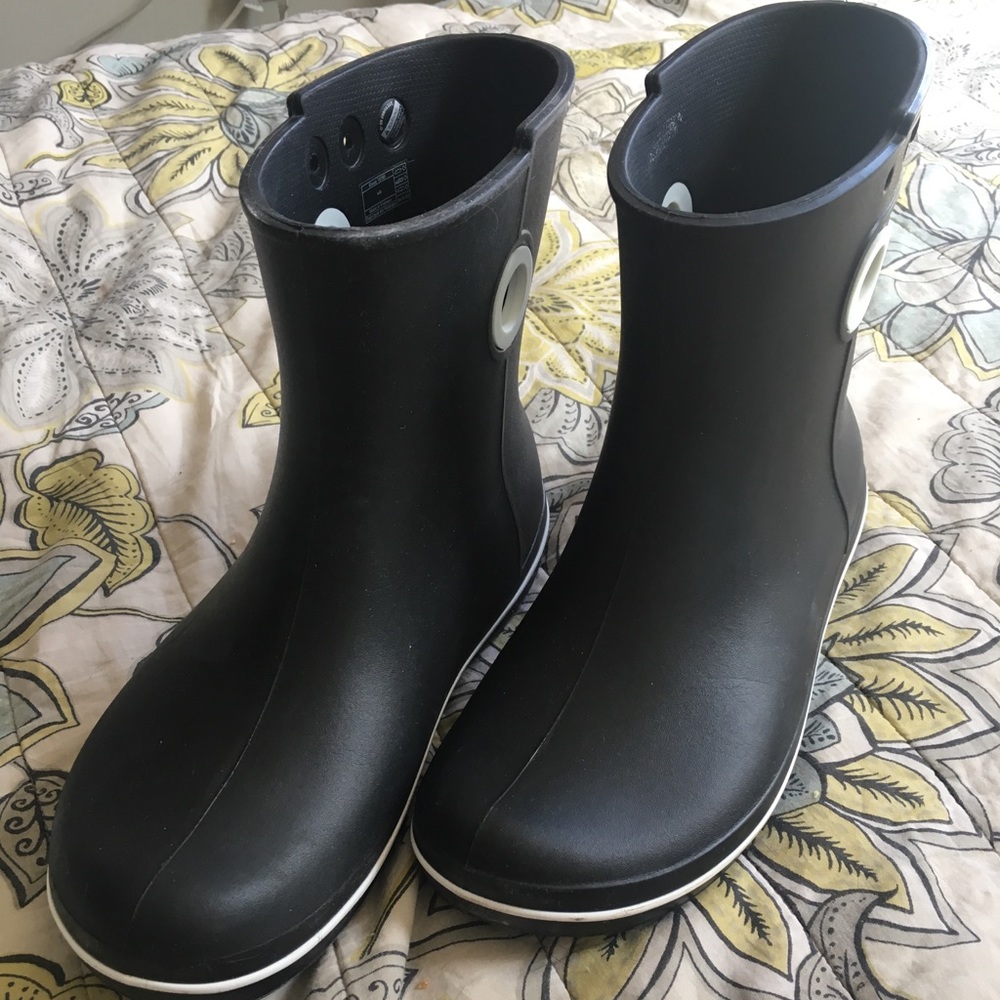 Size 9 Black Crocs Jaunty Short Boot / Rain boots